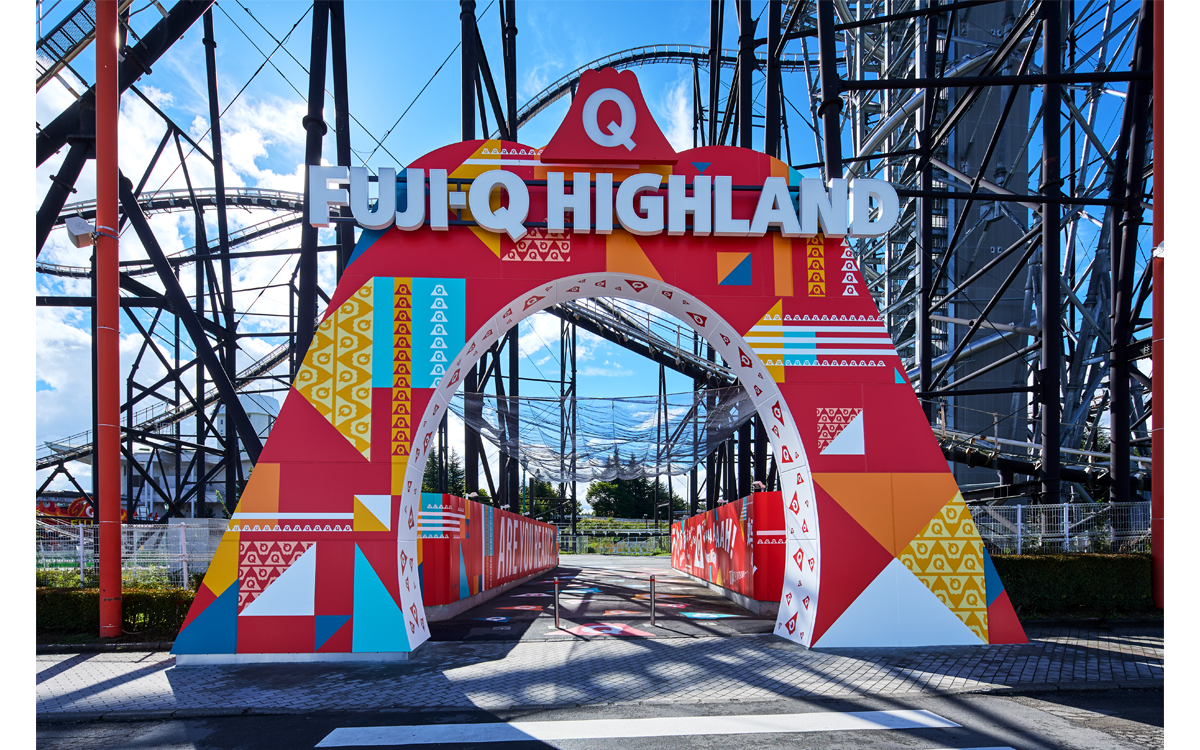 富士急ハイランド 入園ゲート装飾